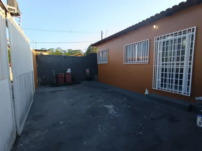 //Casa no Cj Arco Íris - Flores - Aceita Financiamento