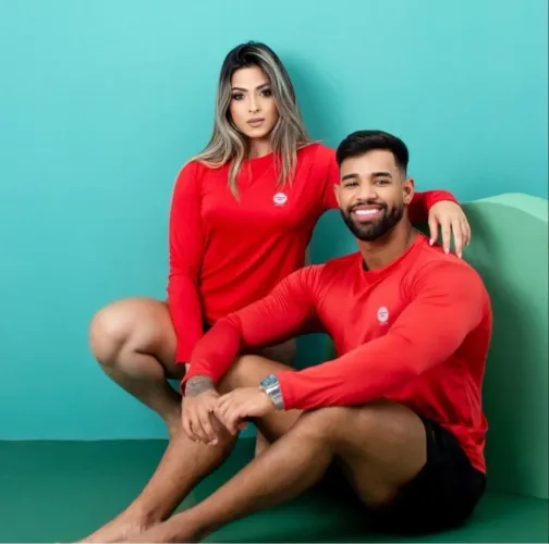 Camisa proteção solar e roupas de praia moda verão tendência estilosa 