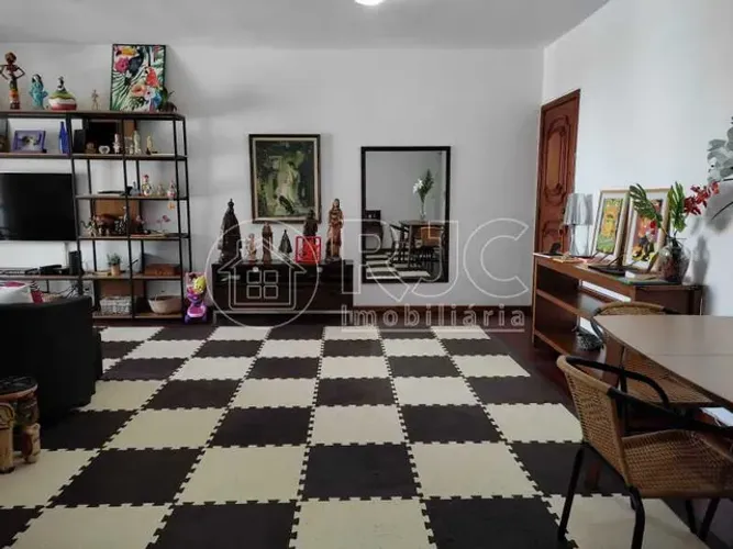 Próximo a Saens Pena