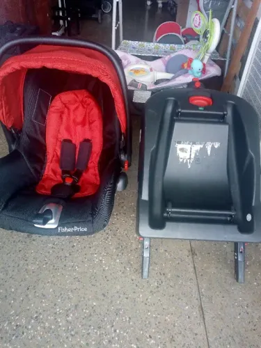 Bebê conforto máxi cosi e base isofix seminovos 