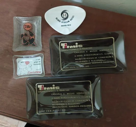 Conjunto de cinzeiros de marcas antigas