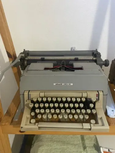 Maquina de Escrever antiga Retrô Antiguidade Funcionando