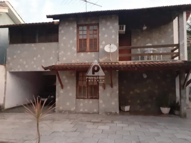 Casa à venda em Vila Três, São Gonçalo - 4 quartos, 2 vagas, 100 m²