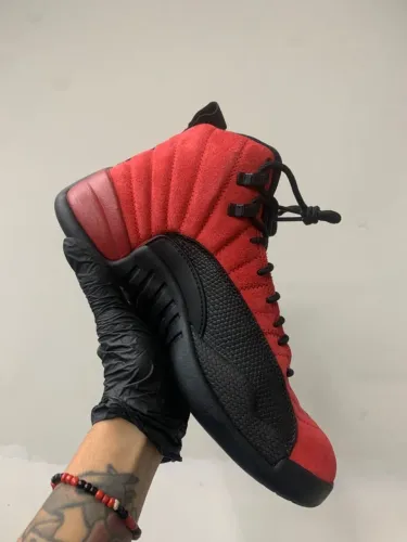 Tênis Nike Air Jordan 12 Retro Reverse Flu Game