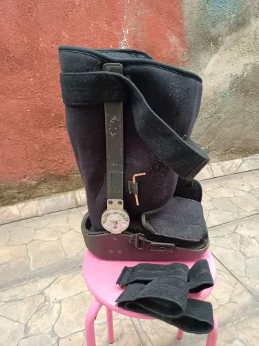 Bota ortopedia toda forrada, regulagem com chave vai do 38 AO 43