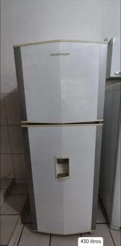 Vende-se geladeira só precisa colocar gás
