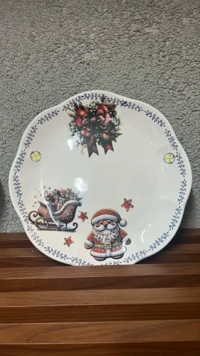 Lindos pratos de porcelana pintados a mãos