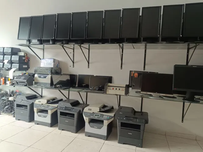 Monitor de 19 polegadas retratil