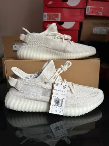 Adidas Yeezy Boost 350 V2 Bone - tamanho 42BR, original