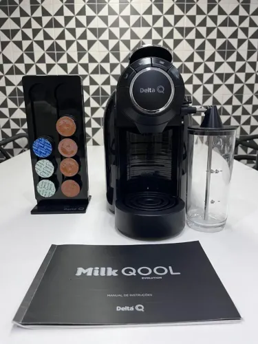 Máquina de Café Delta Q MilkQool Evolution - Expresso + Espumador de Leite + Porta Cápsula