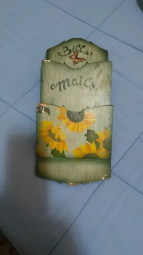 Porta-Cartas Decorativo em Madeira com Flores