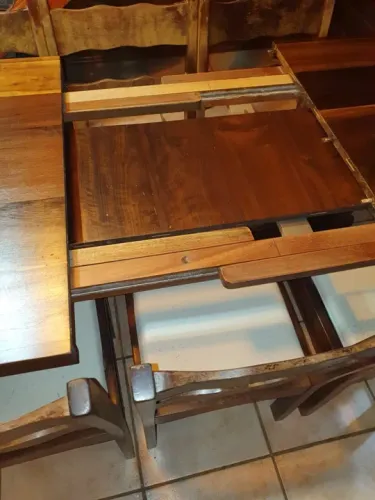 Mesa de Jantar de Madeira Maciça