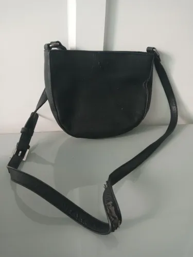 Bolsa de Ombro Preta Clássica