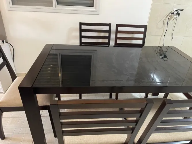 Conjunto mesa retangular e 6 cadeiras 