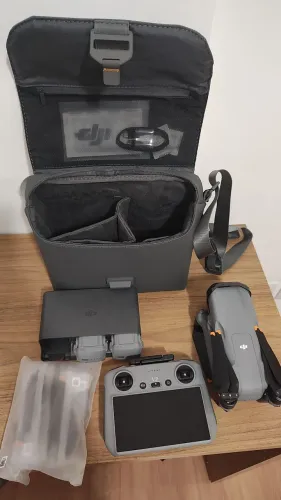 Drone DJI AIR 3, Fly More Combo Controle RC 2- Novo!