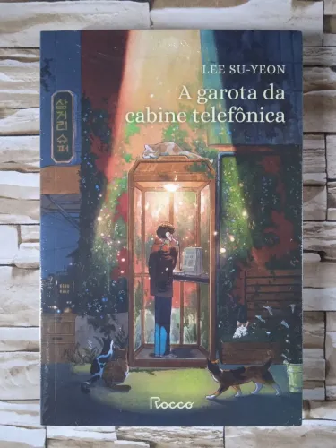 A Garota da Cabine Telefônica, de Lee Su-Yeon. Editora Rocco.