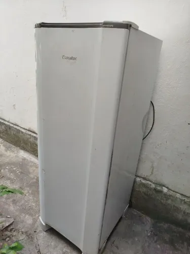 Geladeira esmaltec 