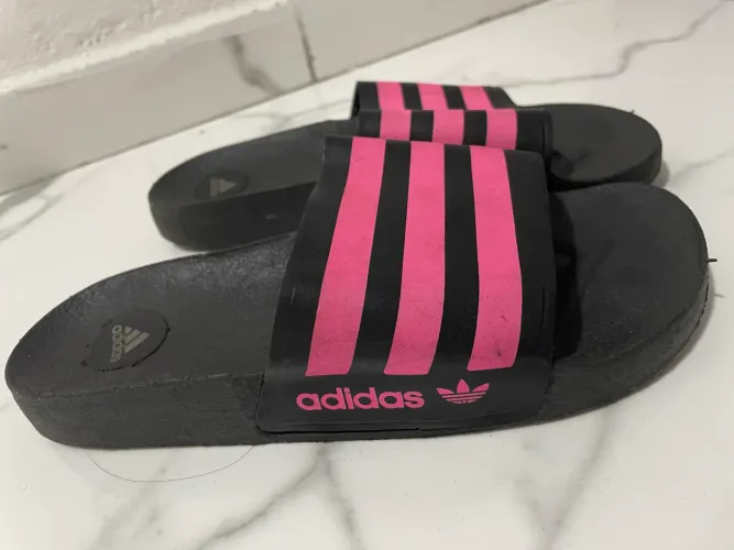 Rasteirinha Adidas