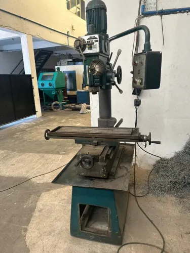 Furadeira de Coluna engrenada Kone kF30 - mesa coordenada manual