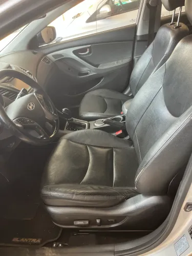 Hyundai Elantra GLS 2.0 16V Flex Aut. 2014