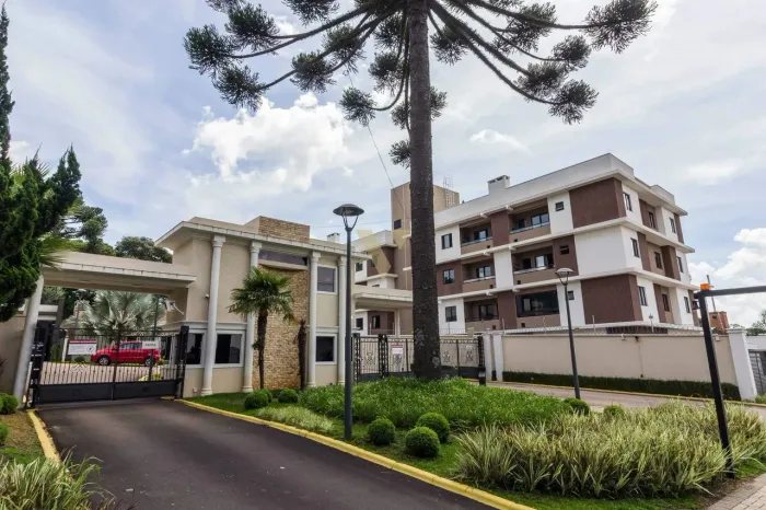 Terreno em condomínio fechado no Campo Comprido