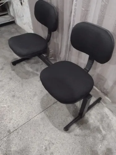 Cadeira de escritório tipo longarina 