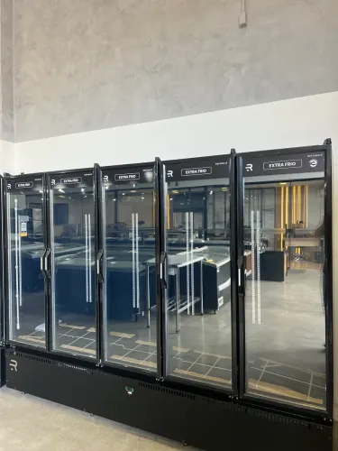 Cervejeira expositora 5 portas Total black 1640 litros nova pronta entrega 
