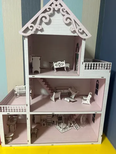 Casinha de boneca de madeira 