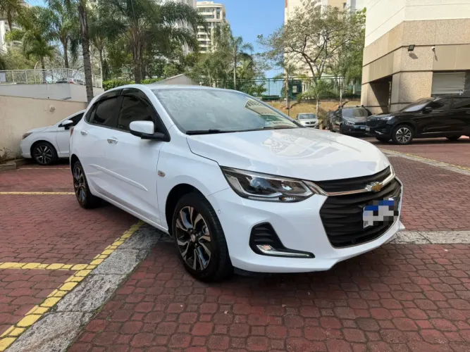 M Chevrolet Onix Hatch Premier 2025 AUT COM APENAS 6.000km