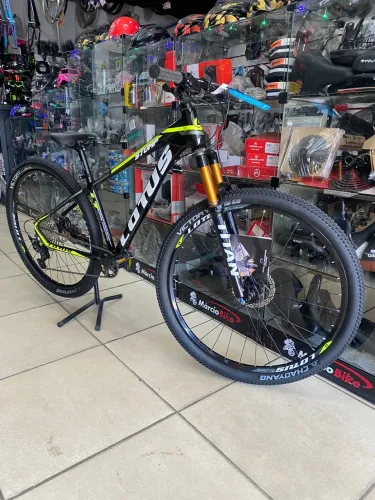 Bicicleta aro 29 Lotus 12V kit fechado Shimano Deore !