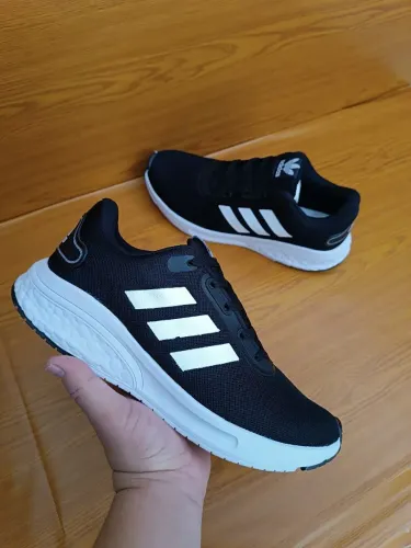 Tênis Preto . Disponível nas numerações: 40 e 41.
