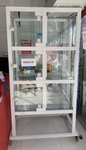Vitrine multiuso vendo ou troco, parcelo no cartão
