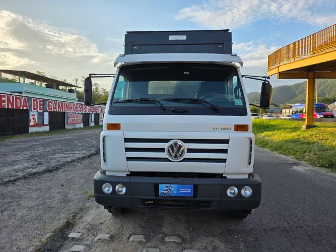 Vw modelo 17.190 ano 2014 equipado com bau baia para bebidas nada a fazer 