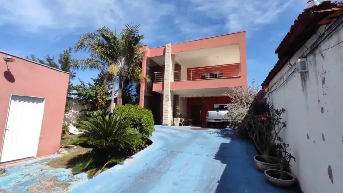 Magnífico Sobrado no Bairro Areão