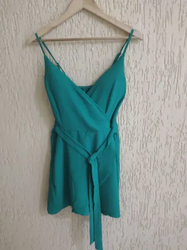 Vestido verde casual com amarração