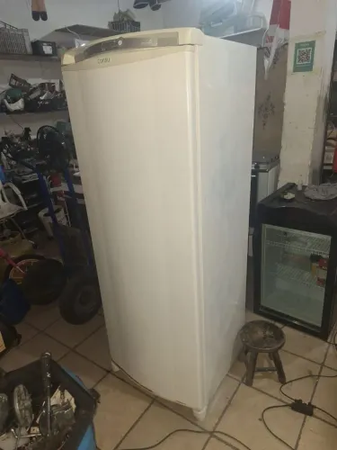 Frizer vertical funcionando perfeitamente