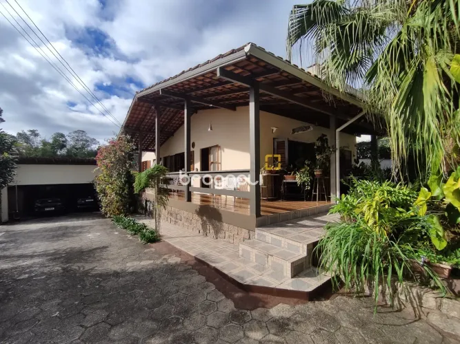 BROGNOLI VENDE - CASA RESIDENCIAL COM 5 DORMITÓRIOS, SENDO 2 SUÍTES - SAMBAQUI
