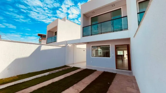 LINDA CASA GEMINADA A VENDA EM SARZEDO l 155m l SUÍTE E VARANDA