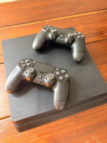 PlayStation 4 - conservado