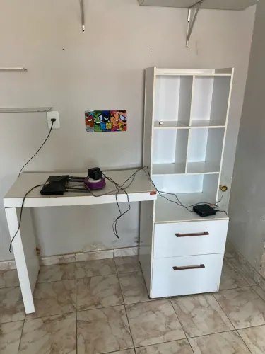 Escrivaninha para doação