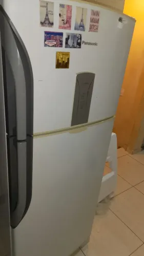 Vende-se geladeira super conservada mas o motor dela estragou.