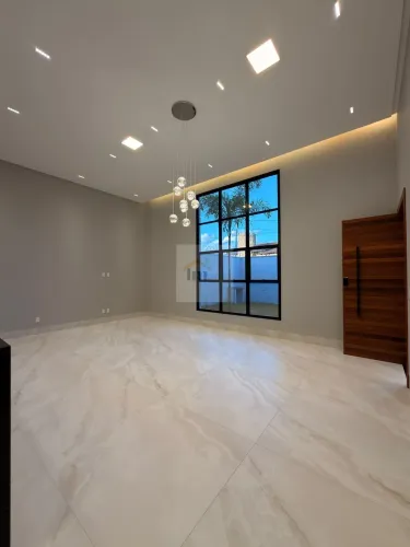 Casa Alto Padrão SOZINHA NO LOTE no jardim Atlântico - suítes e lazer com Piscina Casa com