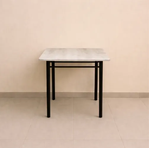 Mesa com tampo de marmore
