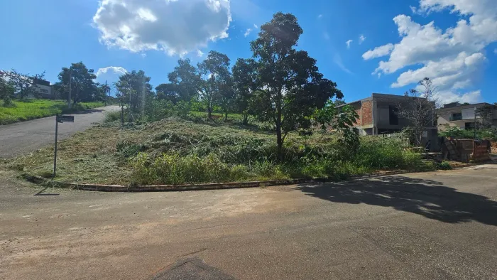 Excelente lote de esquina em Pedro Leopoldo