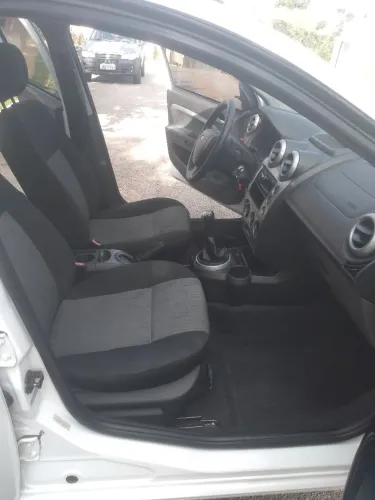 Ford Fiesta Sedan SE 1.6 8V Flex 4P 2014