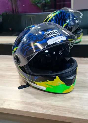 Capacete Helt Monster com óculos interno
