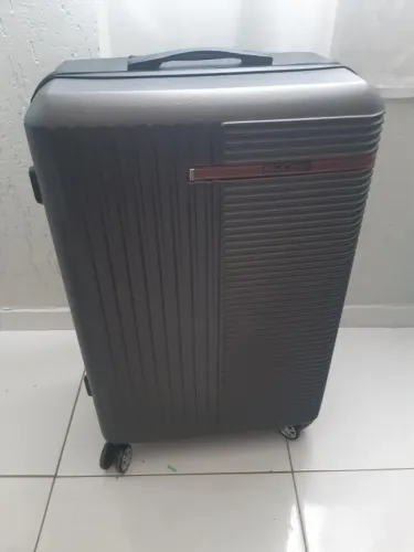 Mala Polo King 32kg grande rígida com rodinhas em estado de nova