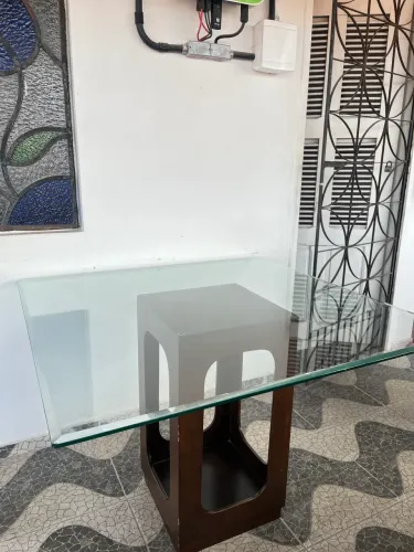 mesa de vidro com 4 cadeiras madeira