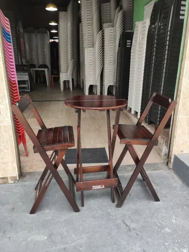 Conjunto de mesa bistrô + 2 cadeiras alta na cor Imbuia.