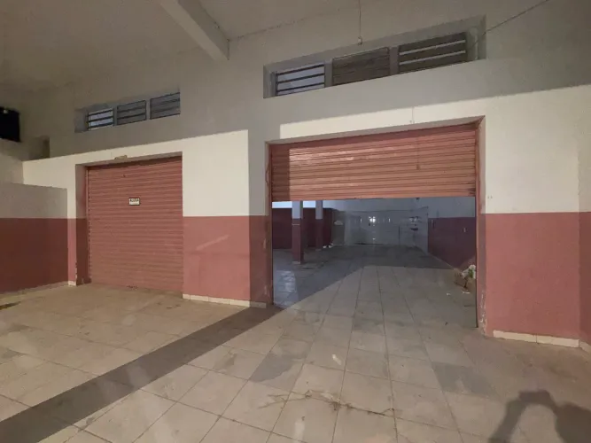 CASA E PONTO COMERCIAL NO PONTAL DO IPIRANGA